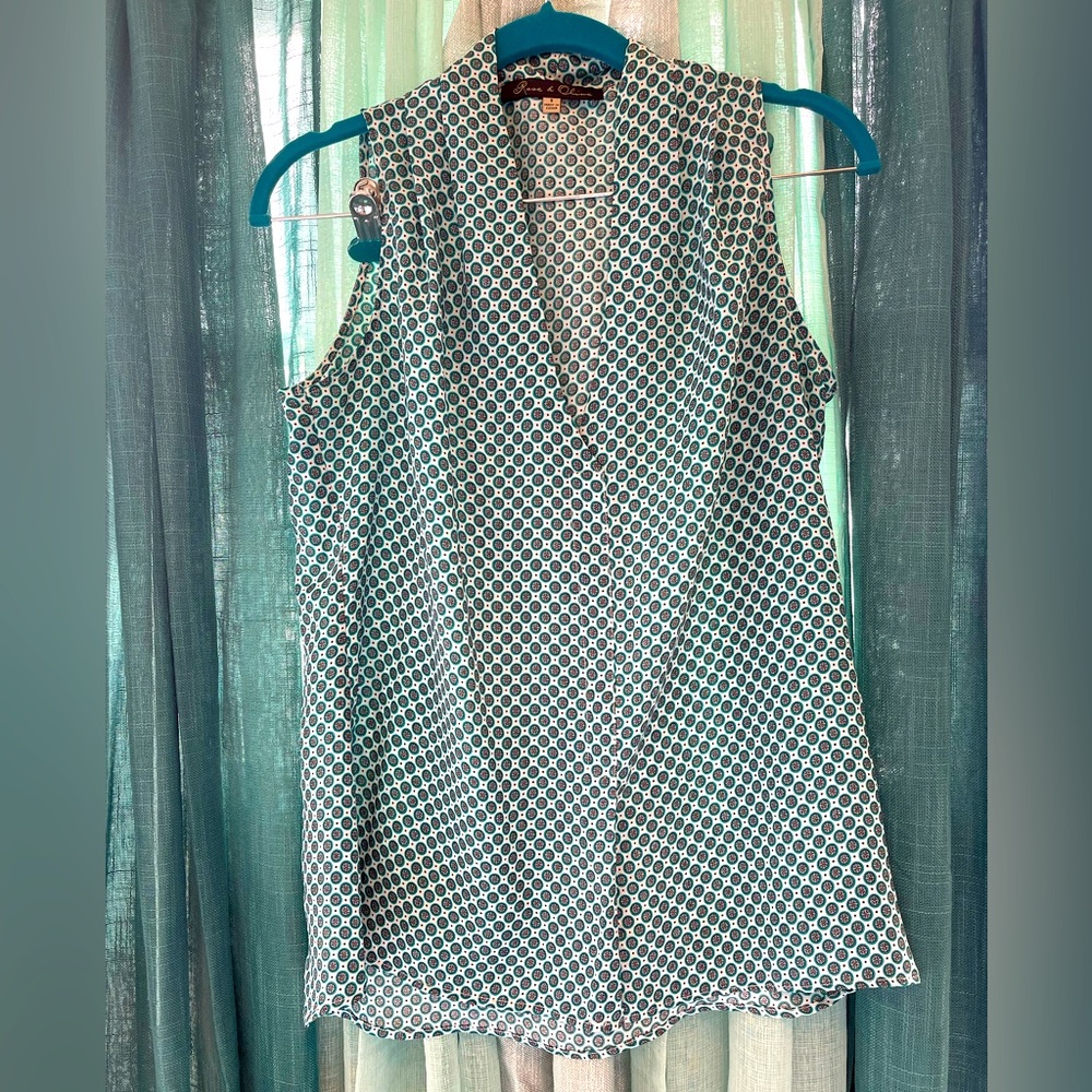 Sleeveless white blouse with tiny mandalas.